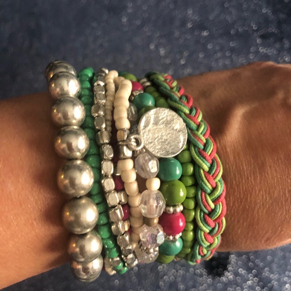 💚 Beautiful bundle of colorful fun bracelets  💚 - Picture 10 of 13
